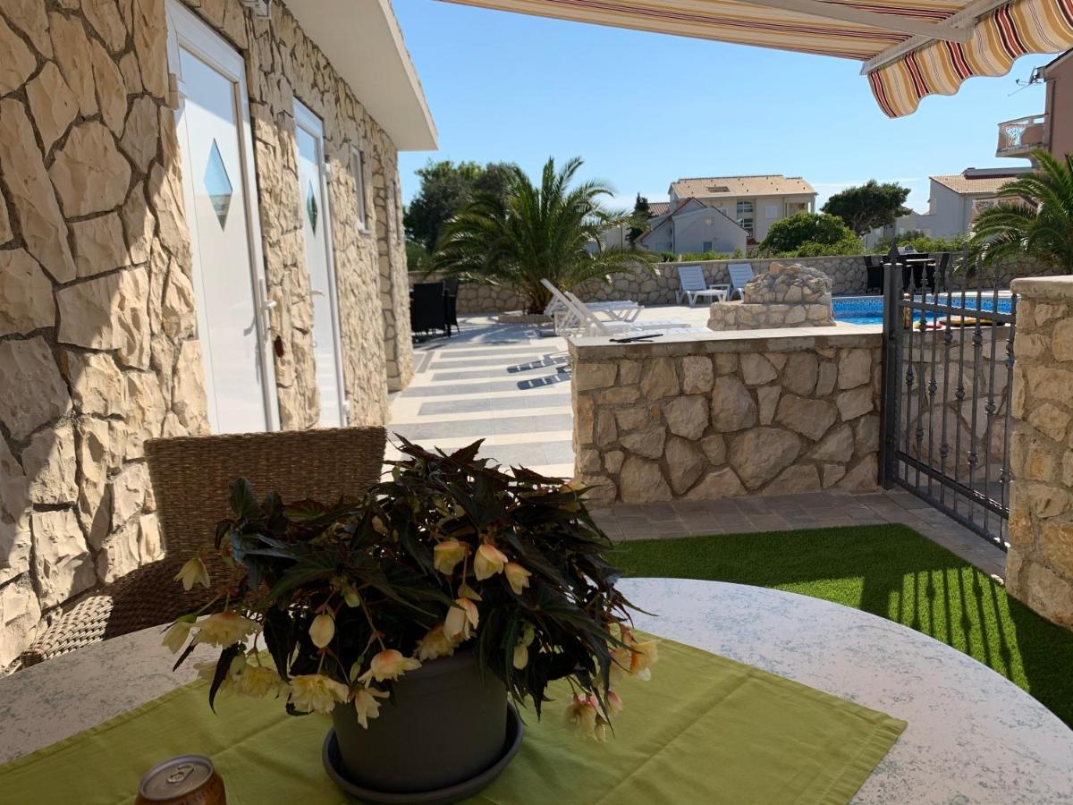 Apartments Albatross Novalja Exterior photo